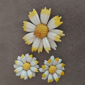 Daisy Metal Brooch with two Clip on Earrings
